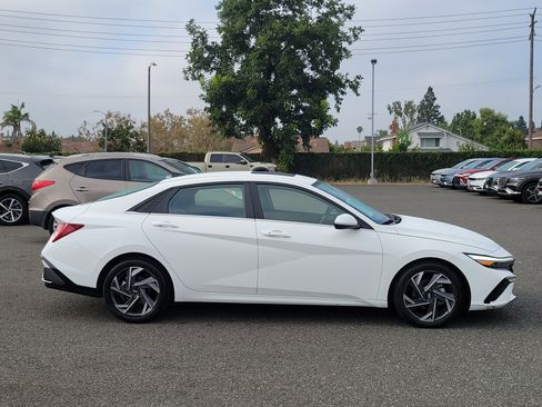 Certified 2025 Hyundai Elantra SEL FWD image 5