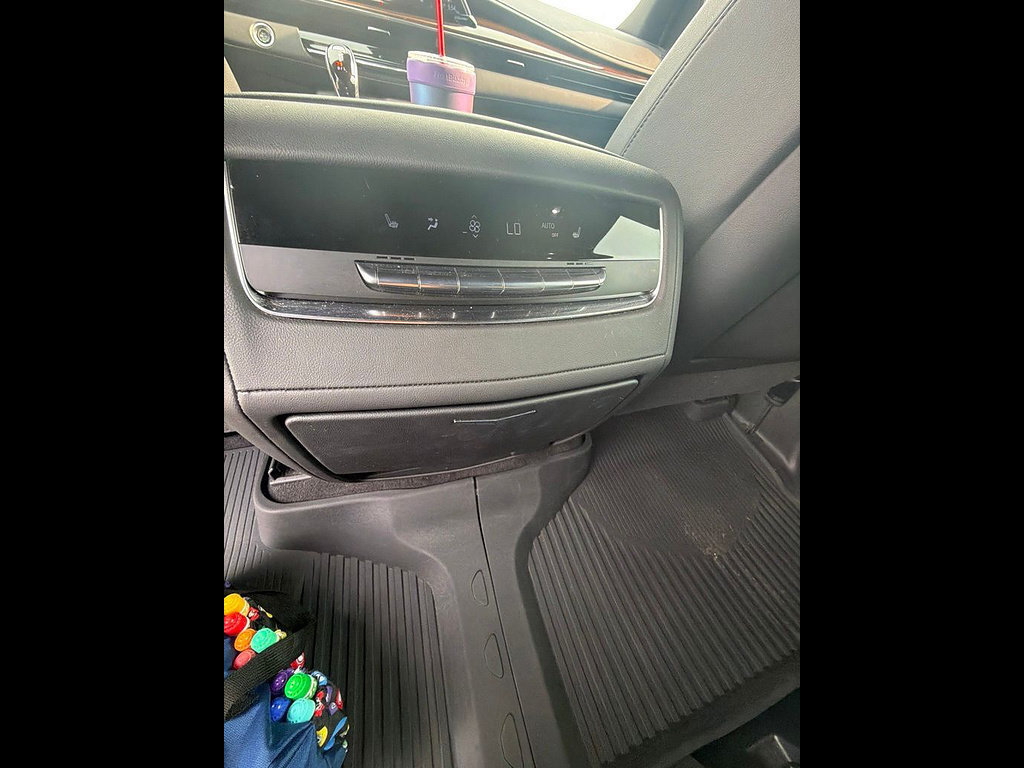 Used 2023 Cadillac Escalade Premium Luxury AWD/4WD image 16
