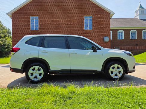 Used 2022 Subaru Forester AWD/4WD image 4