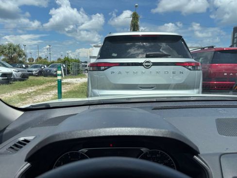 Used 2025 Nissan Altima 2.5 SV FWD image 15