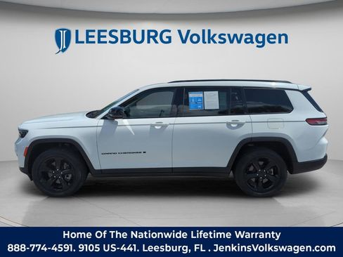 Used 2022 Jeep Grand Cherokee L Limited w/ Black Appearance Package AWD/4WD image 11