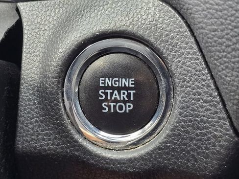 Used 2021 Toyota RAV4 XLE FWD image 31