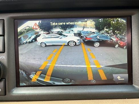 Used 2011 Land Rover Range Rover HSE image 19