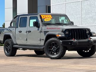 Used 2021 Jeep Gladiator Sport video 2