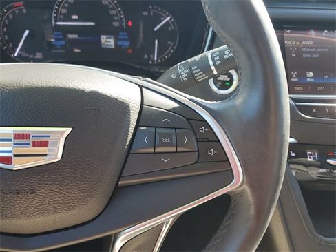 Used 2017 Cadillac XT5 Luxury image 25