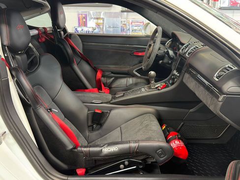 Used 2016 Porsche Cayman GT4 RWD image 32