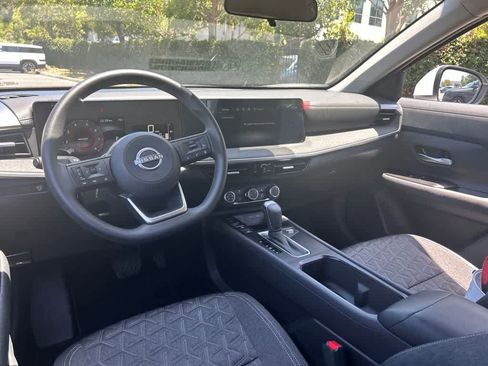 Used 2025 Nissan Kicks SV FWD image 7
