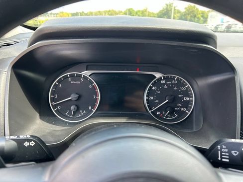 Used 2024 Nissan Rogue S FWD image 6