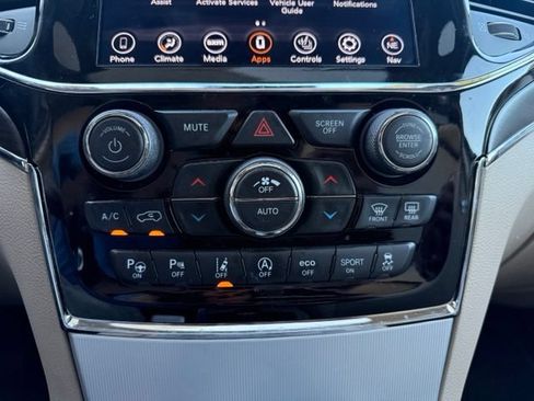 Used 2020 Jeep Grand Cherokee Summit AWD/4WD image 14