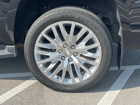 Used 2019 Chevrolet Suburban LT AWD/4WD image 11