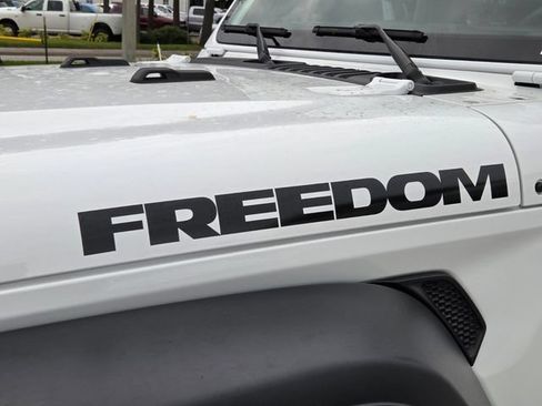 Used 2024 Jeep Wrangler Sport AWD/4WD image 12