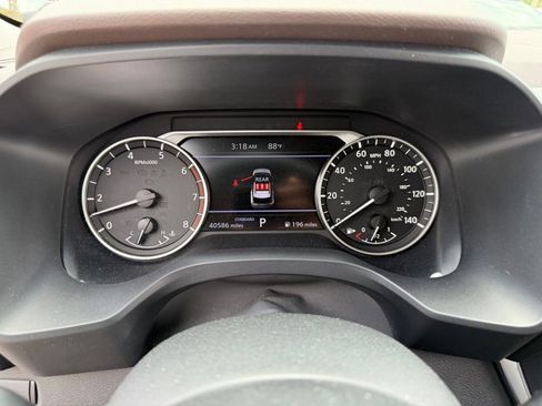 Used 2023 Nissan Rogue SV FWD image 33