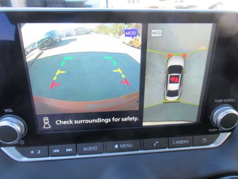 Used 2025 Nissan Sentra SR w/ SR Premium Package image 22