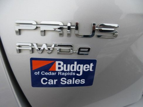 Used 2021 Toyota Prius XLE image 5