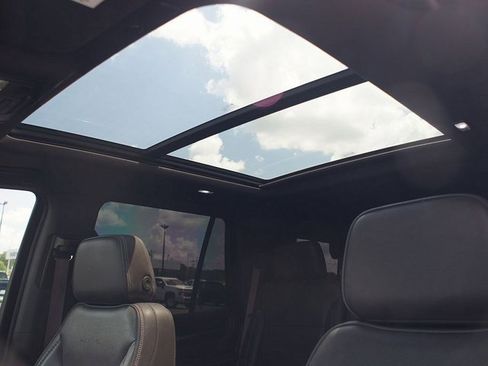 Used 2021 GMC Yukon Denali w/ Denali Premium Package image 6