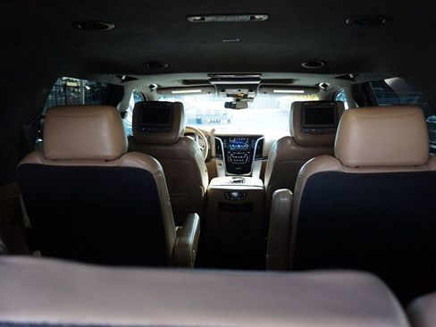 Used 2019 Cadillac Escalade Platinum image 9