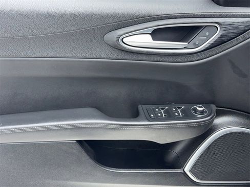 Used 2019 Alfa Romeo Giulia image 35