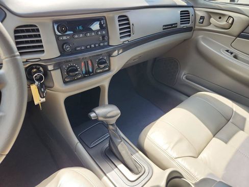 Used 2004 Chevrolet Impala SS w/ Preferred Equipment Group FWD image 28