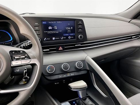 Used 2024 Hyundai Elantra SE image 6