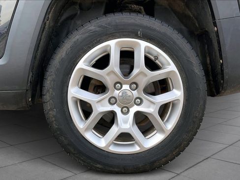 Used 2016 Jeep Renegade Latitude image 12