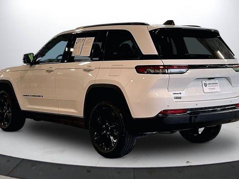 Used 2023 Jeep Grand Cherokee Altitude AWD/4WD image 7