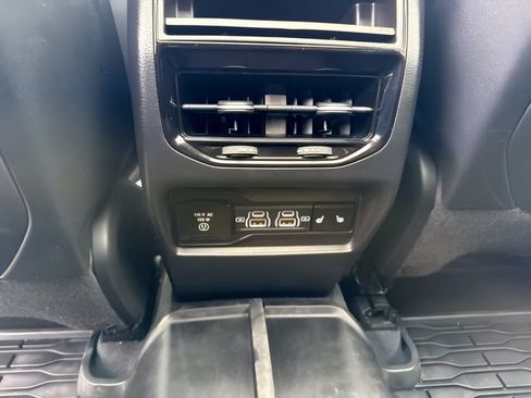 Used 2023 Jeep Grand Cherokee Overland AWD/4WD image 23