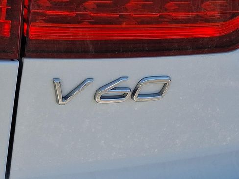 Certified 2024 Volvo V60 B5 Cross Country Ultimate w/ Protection Package Premier AWD/4WD image 29