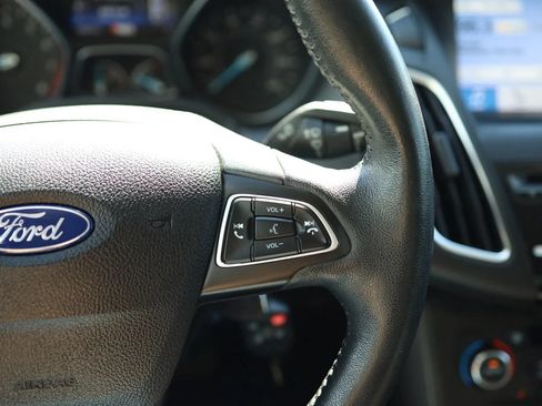 Used 2017 Ford Focus SEL w/ Cold Weather Package FWD image 19