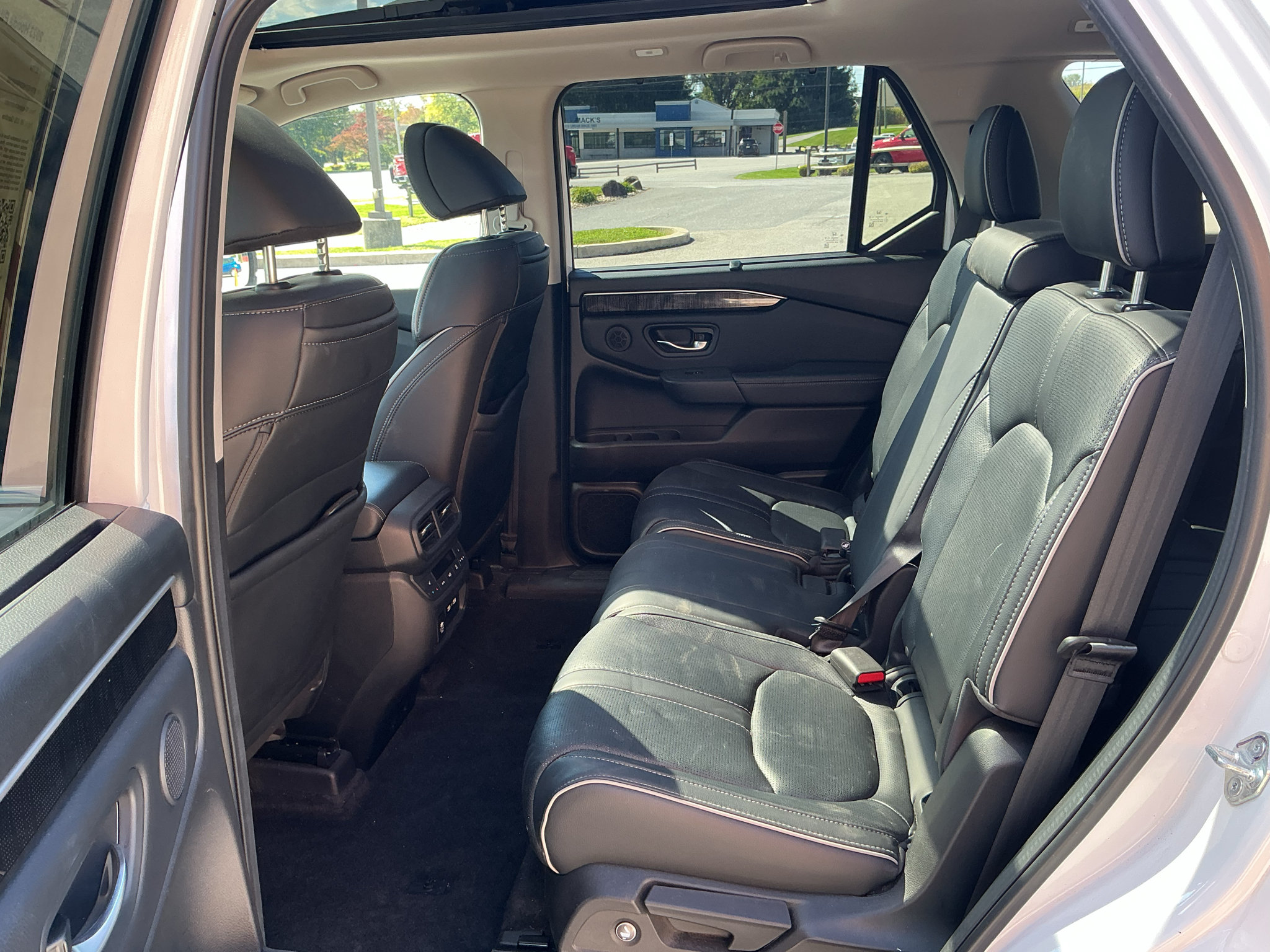 Used 2023 Honda Pilot Elite image 27