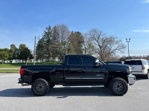 Used 2019 Chevrolet Silverado 2500 LT w/ LT Convenience Package image 2