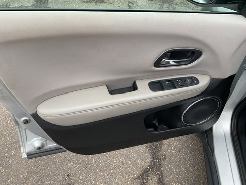 Used 2016 Honda HR-V EX image 10