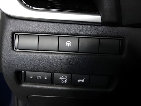 Used 2024 Nissan Rogue SL FWD image 12