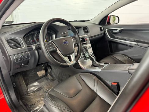 Used 2018 Volvo S60 T5 Dynamic image 11