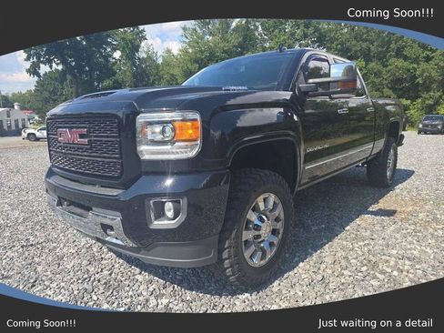 Used 2018 GMC Sierra 2500 Denali w/ Duramax Plus Package AWD/4WD image 1