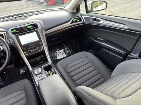 Used 2019 Ford Fusion SE FWD image 32
