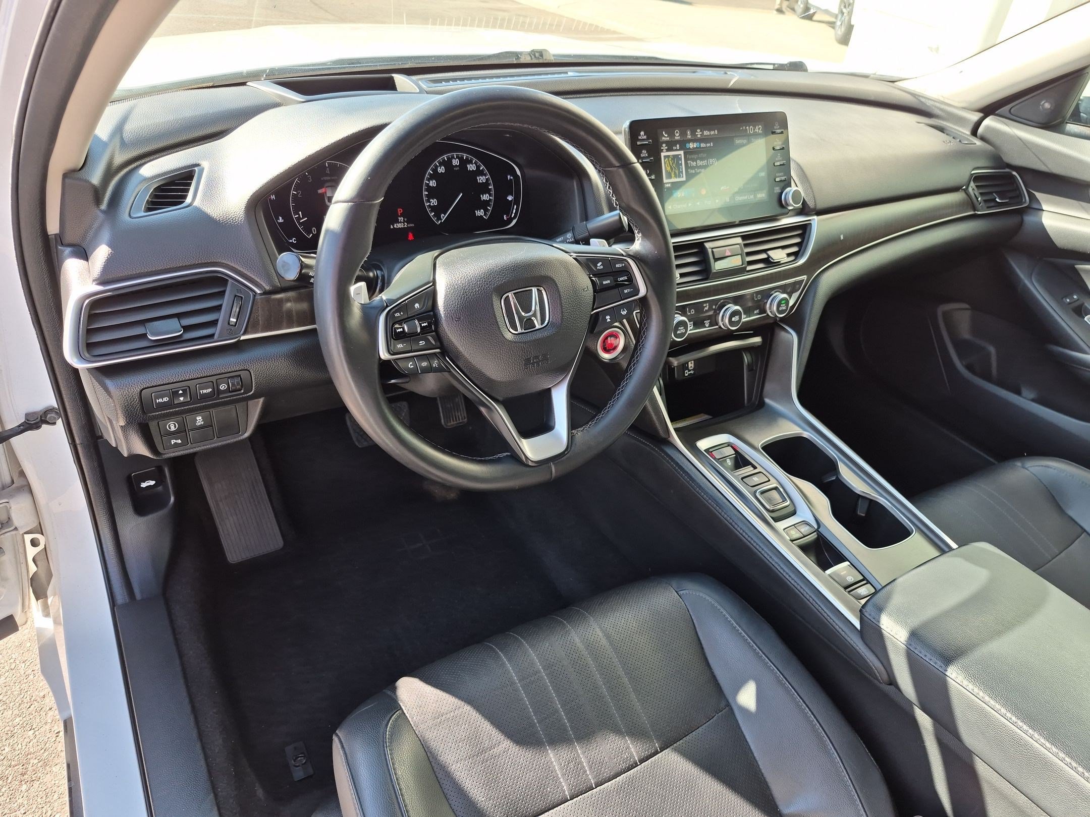 Used 2018 Honda Accord Touring image 16