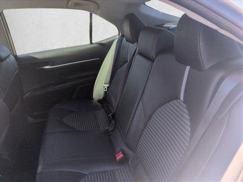 Used 2018 Toyota Camry SE image 19