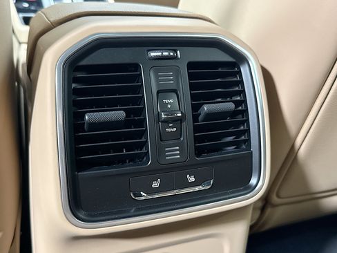 Certified 2026 Porsche Macan AWD/4WD image 20