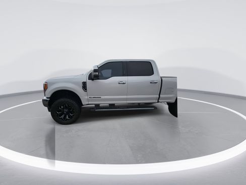 Used 2019 Ford F250 Lariat w/ Lariat Ultimate Package image 5