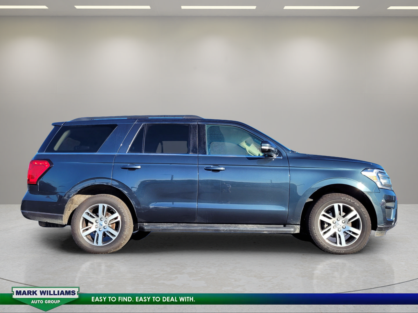 Used 2024 Ford Expedition XLT AWD/4WD image 2