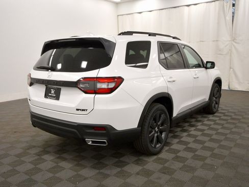New 2025 Honda Pilot Sport image 7
