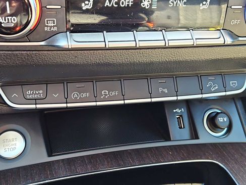 Used 2023 Audi Q5 Premium w/ Convenience Package image 17