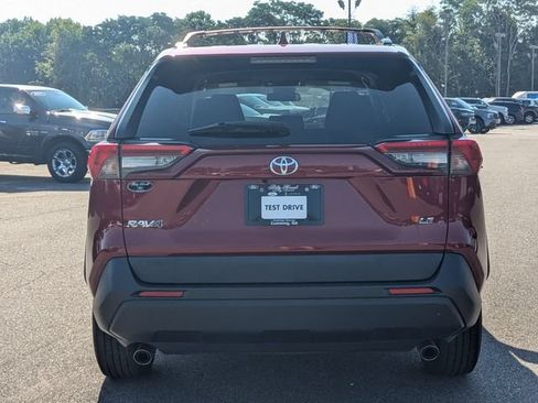 Used 2021 Toyota RAV4 LE FWD image 4