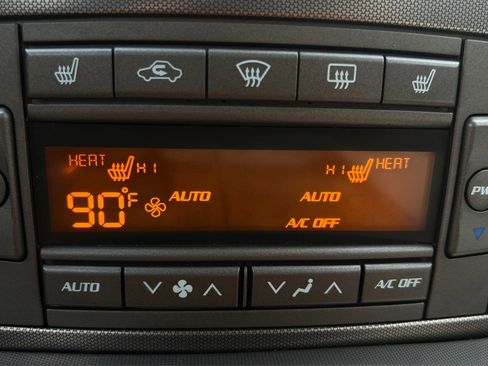 Used 2005 Cadillac XLR image 24