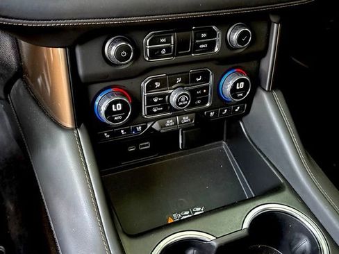 Used 2023 Chevrolet Suburban High Country image 30