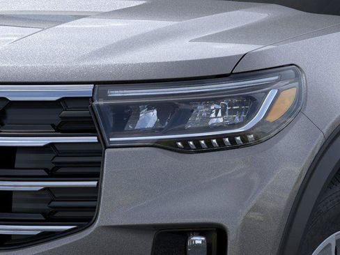 New 2026 Ford Explorer Active RWD image 18