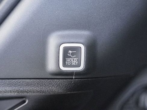 New 2025 Jeep Grand Cherokee Altitude image 10