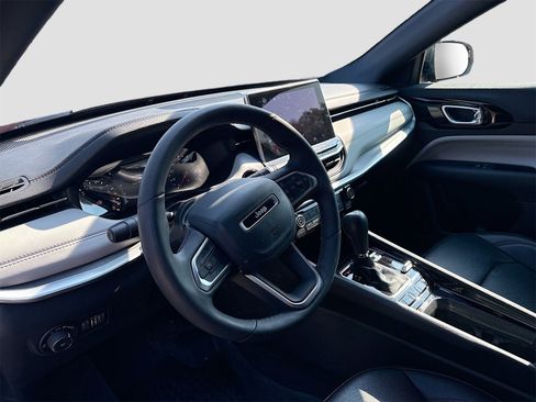 Used 2024 Jeep Compass Limited image 9