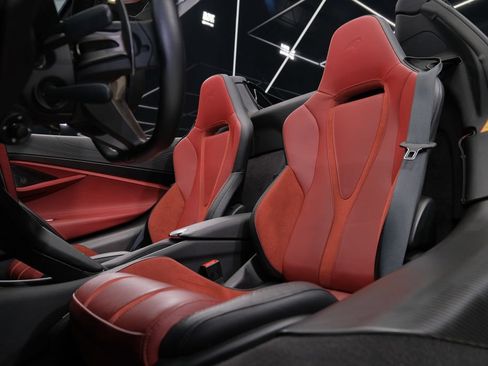 Used 2024 McLaren 750S Spider RWD image 21