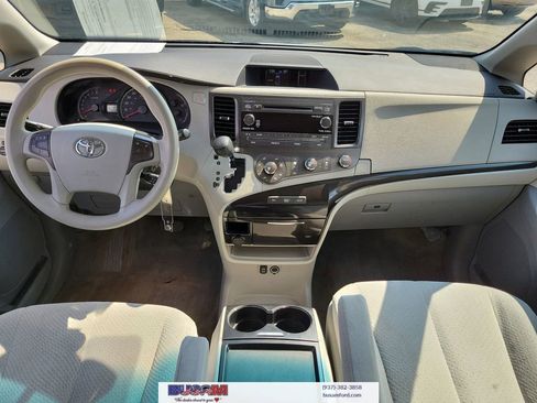 Used 2011 Toyota Sienna LE w/ Towing Pkg FWD image 9